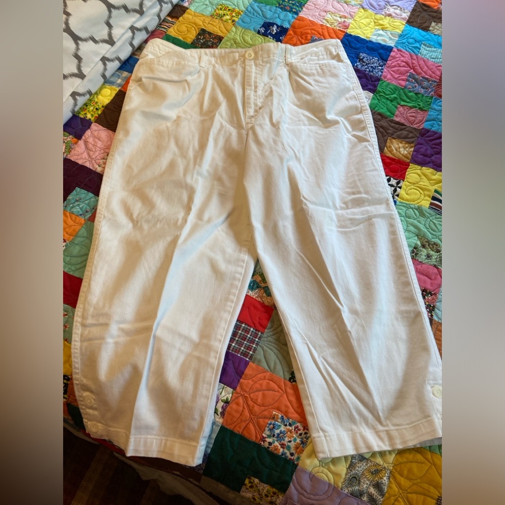 Capris, buttons on Legs; First Issue Liz Claiborne Company, Size 14,